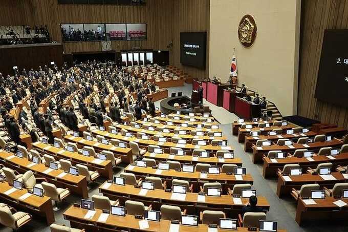 Парламент Южной Кореи отклонил инициативу об отставке президента