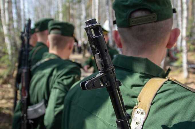 Родственники срочника из Перми заявили, что его заставили подписать контракт в военной части