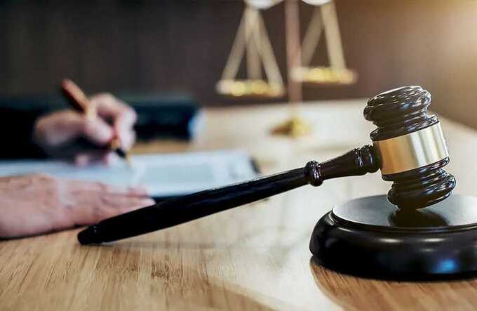 Экс-полковников таможни приговорили к девяти годам колонии за взятку