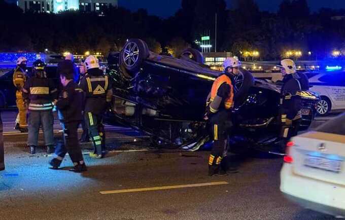 В центре Москвы в аварии с BMW пострадали четверо туристов из Саудовской Аравии